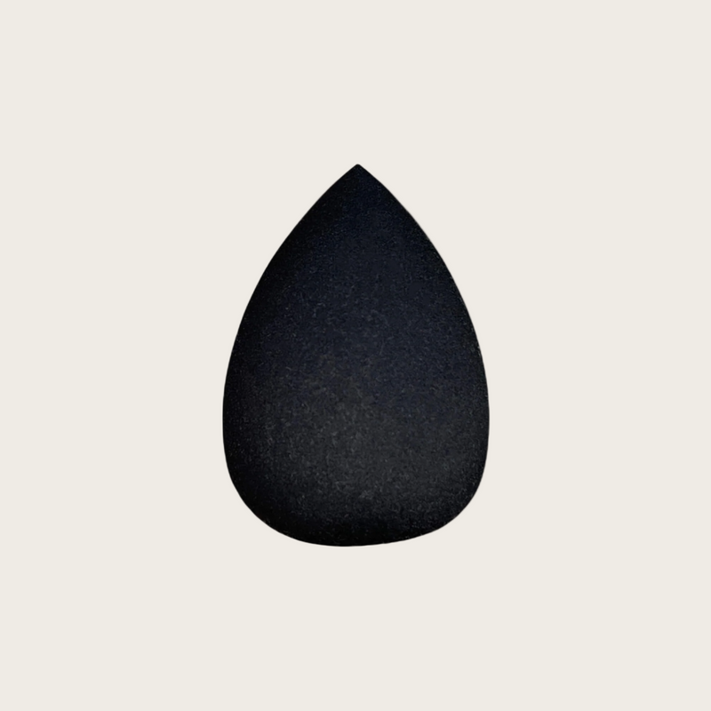 A super-soft Classic Blender, an beauty tool essentials for a flawless finish. The eco-friendly, latex-free material ensures streak-free application for makeup.
