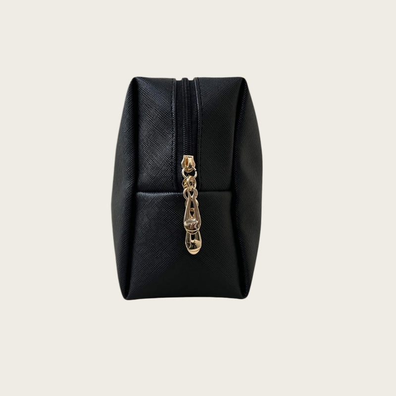 The Everywhere Makeup Bag. Designed for longer days and getaways, this spacious, multi-purpose bag keeps your essentials organized and secure. 